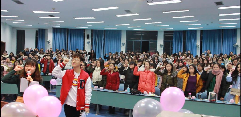满18周岁的同学集体宣誓
